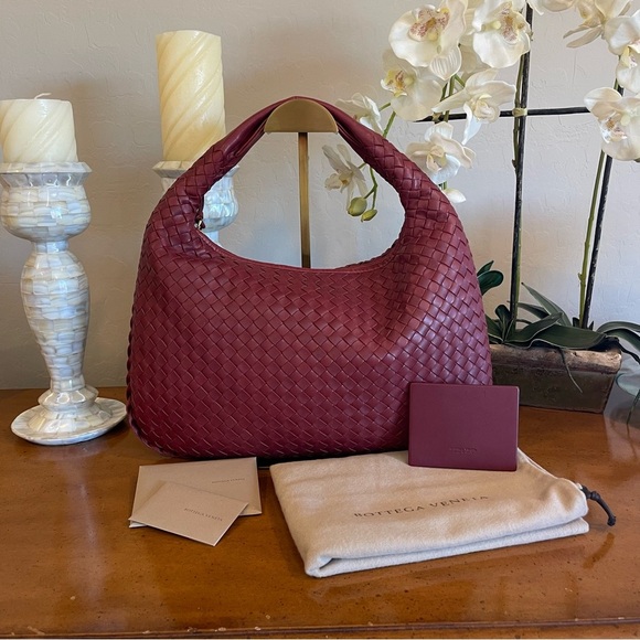 SOLD Bottega Veneta Intrecciato Red/Maroon Hobo Lambskin Shoulder Bag - Picture 3 of 17